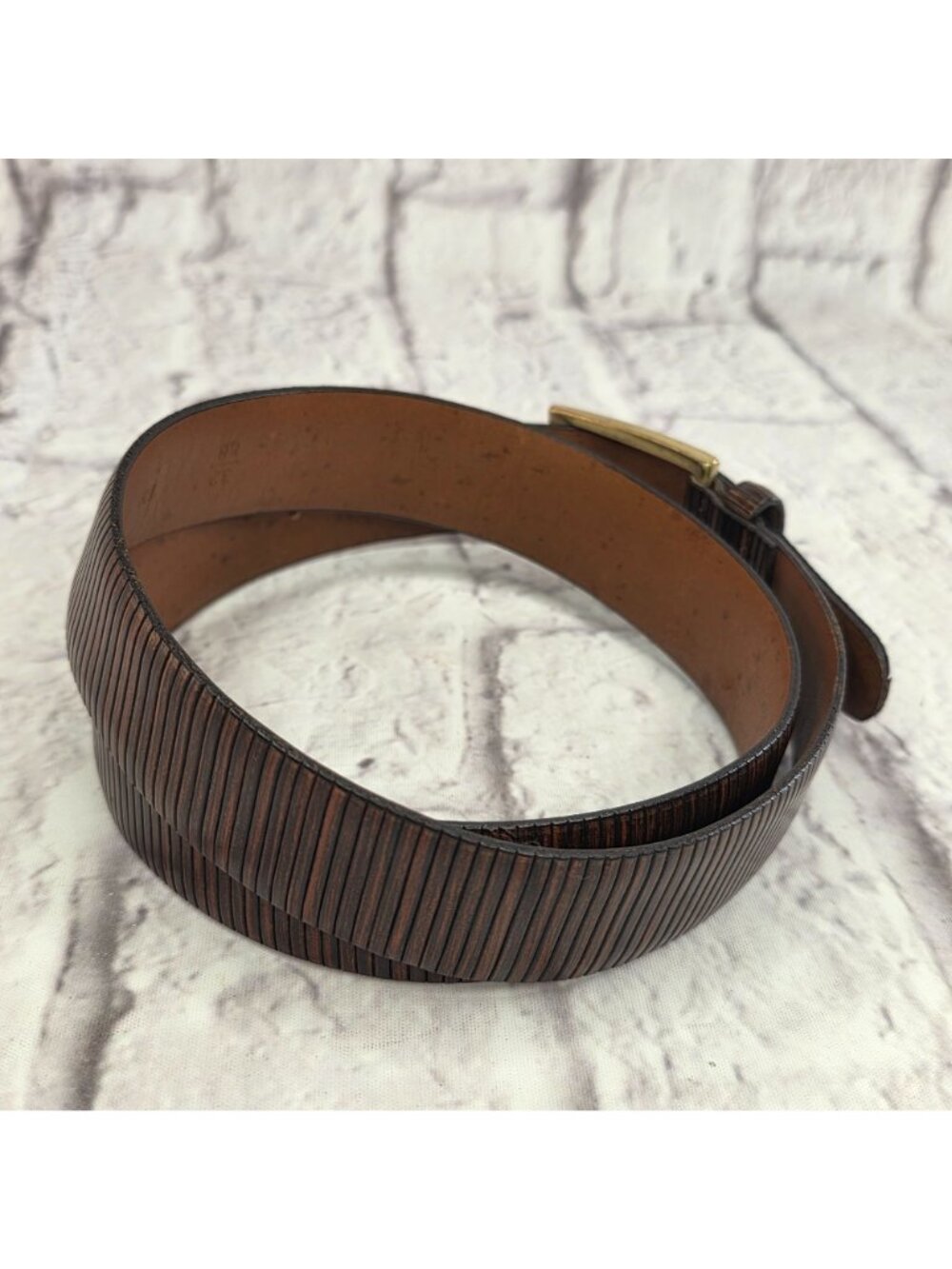Trafalgar Leather Belt Men Size 32 Brown Gold Buckle Ribbed Texture Made In USA - Picture 4 of 10